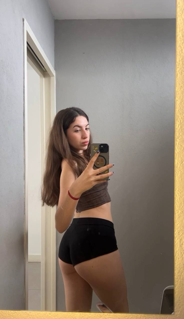 Amber in her underwear in Guangzhou