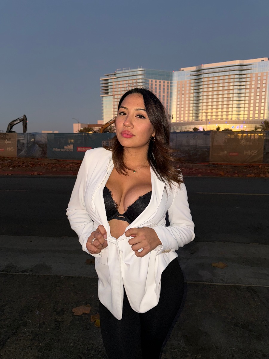 Take a pause and enjoy Ali Cruz — streaming from Guangzhou