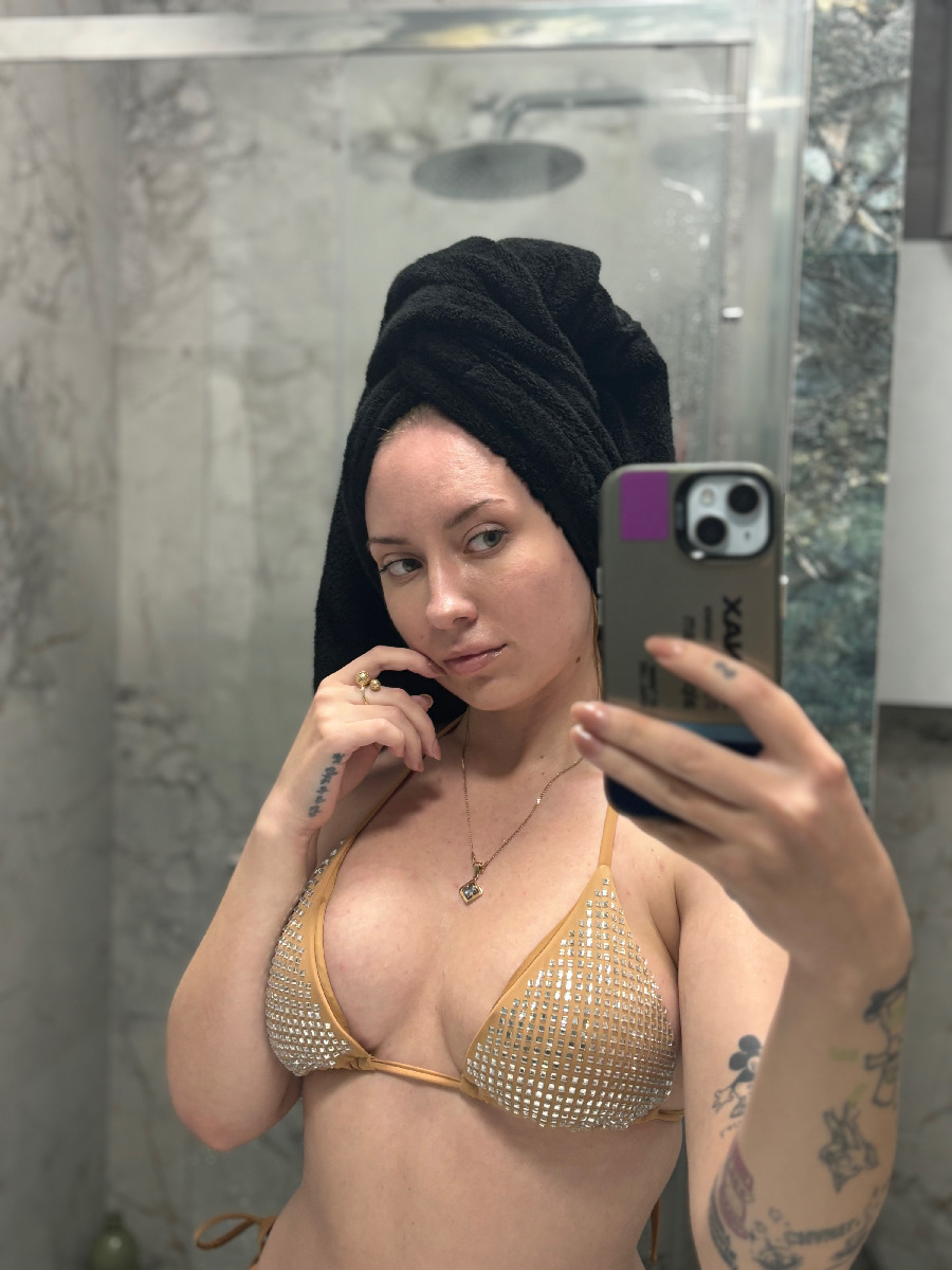 Nude girl KateV in Guangzhou