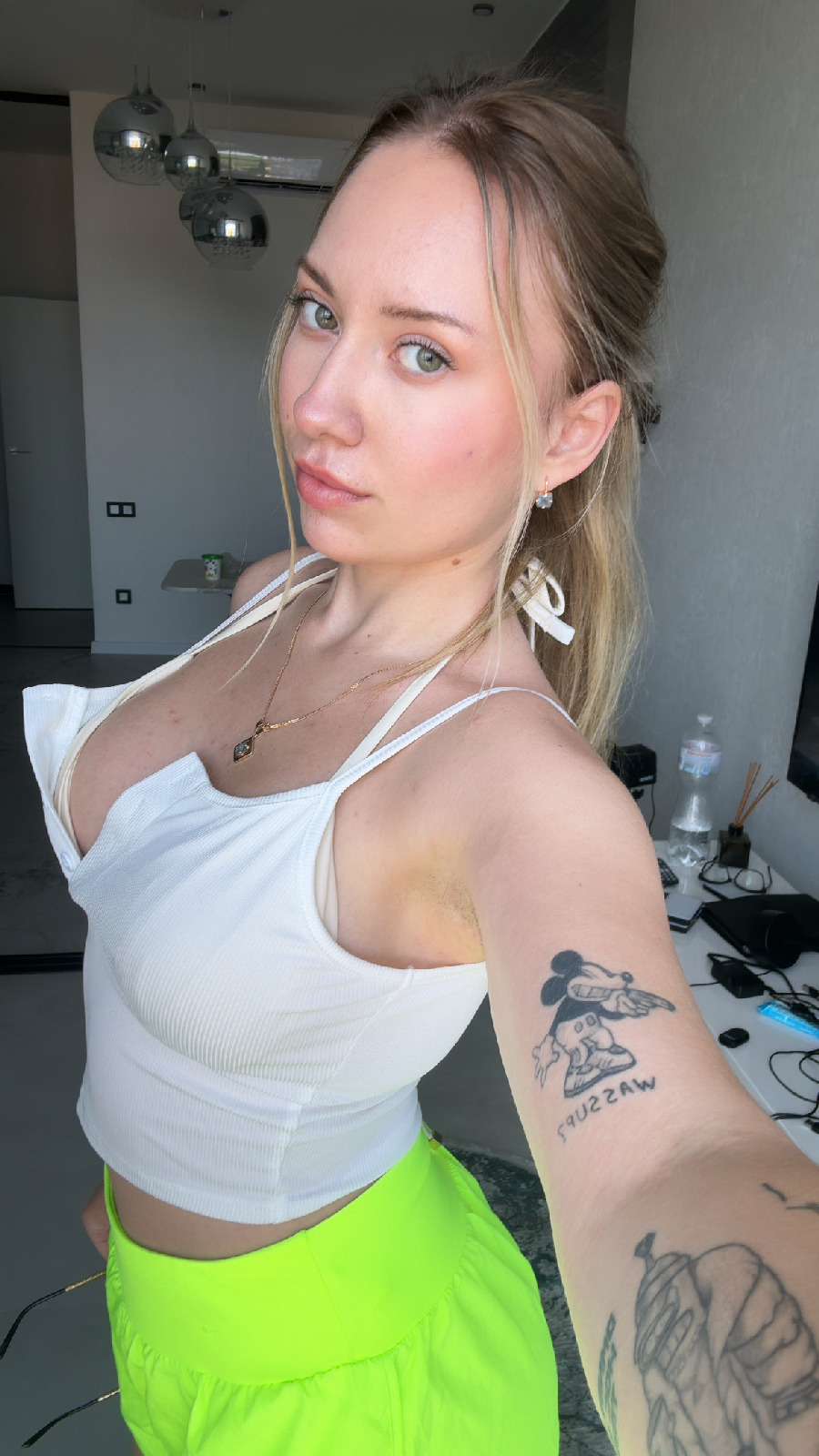 KateV in her underwear in Guangzhou