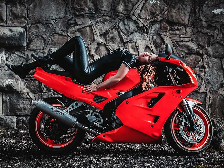 Beautiful girl Beautiful girls and motorcycles in Guangzhou