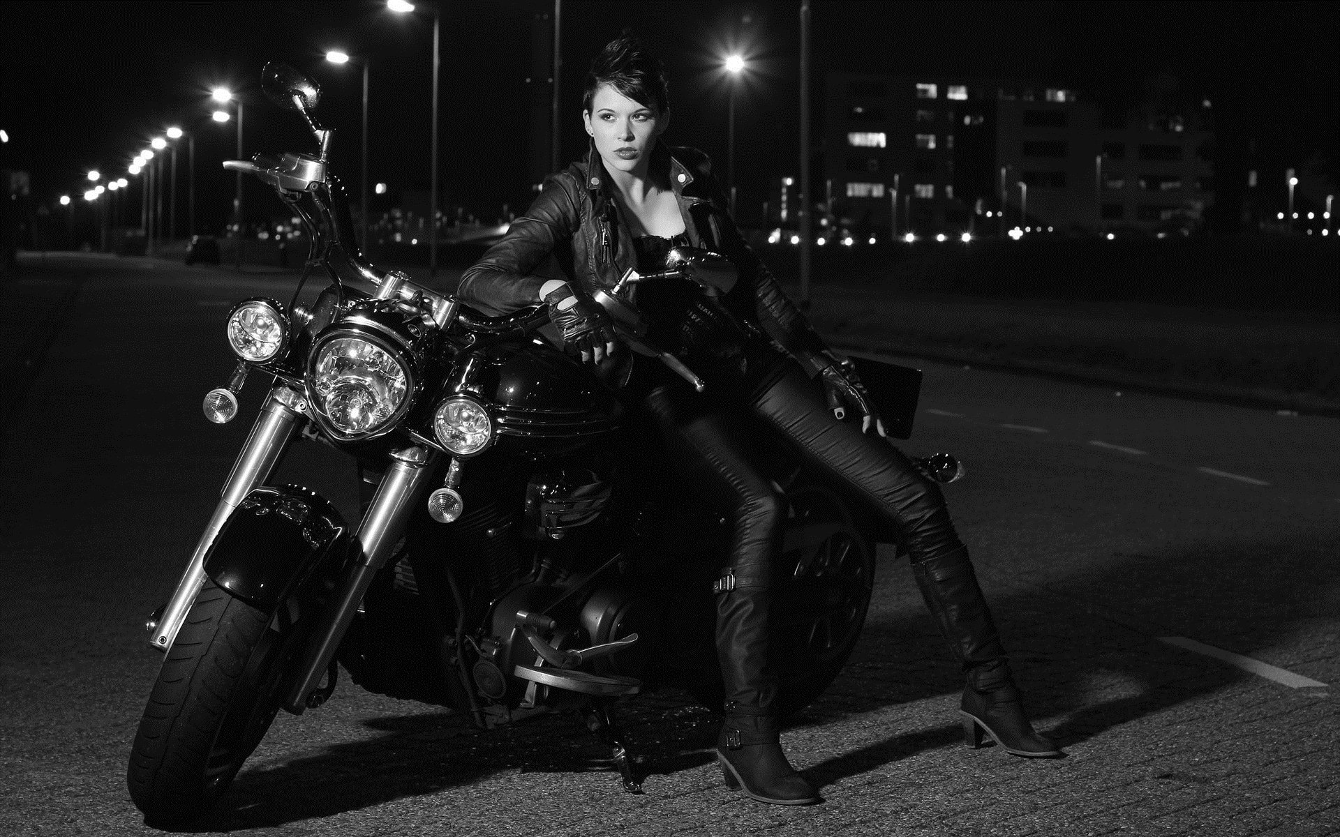 Photo Beautiful girls and motorcycles in Guangzhou