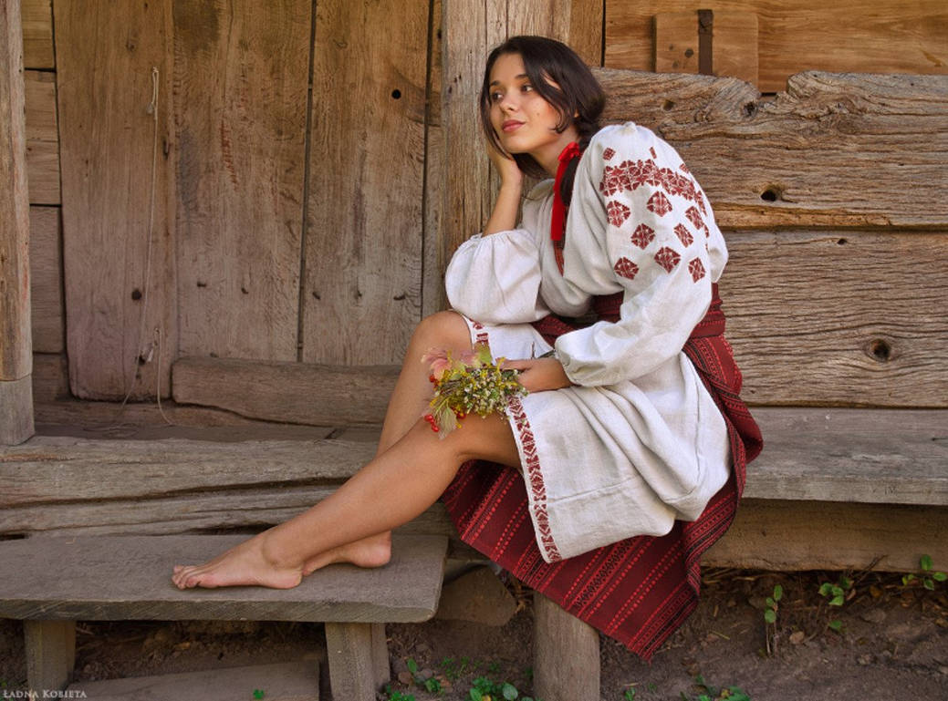 Fresh photos, fresh mood — Women in Slavic costumes online in Guangzhou