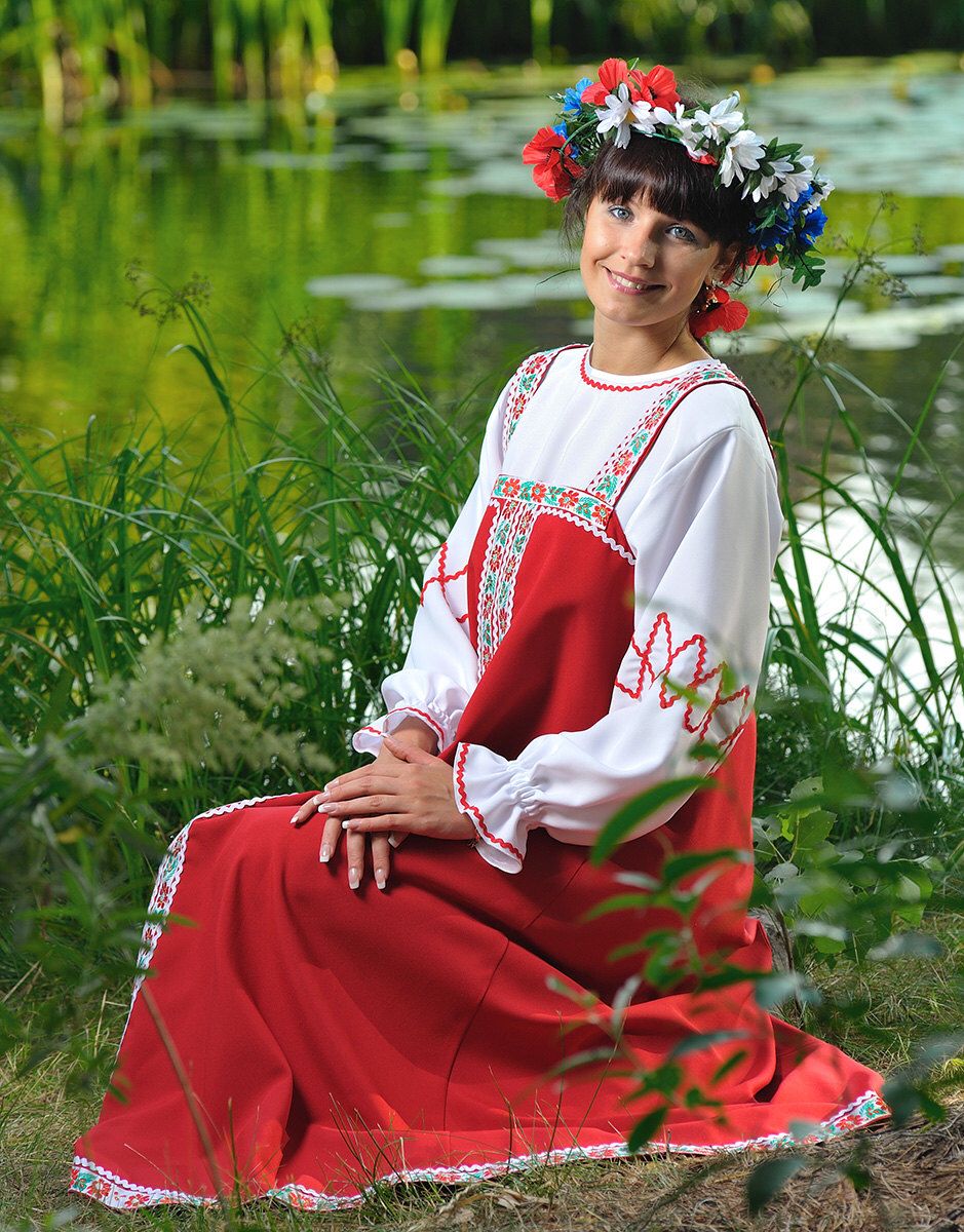 Beautiful girl Girls in Slavic costumes in Guangzhou